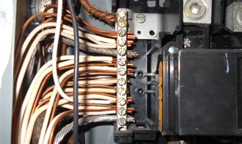 grounding wire under lugs panel